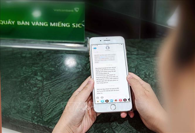 Đăng ký online mua vàng miếng SJC tại Vietcombank. Ảnh: TTXVN phát