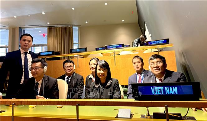 Đoàn Việt Nam tham dự Hội nghị SPLOS-34. Ảnh: Thanh Tuấn - Phóng viên TTXVN tại New York (Mỹ)