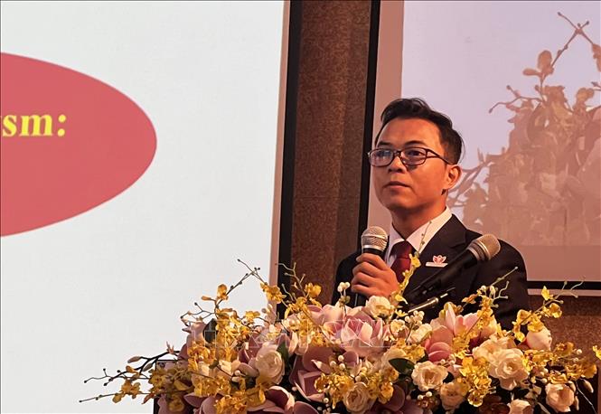 Báo cáo viên trình bày những tiến bộ trong lĩnh vực đột quỵ. Ảnh: Ánh Tuyết - TTXVN