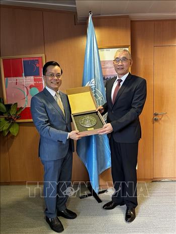 Thứ trưởng Ngoại giao Hà Kim Ngọc gặp và làm việc với Phó Tổng Giám đốc UNESCO kiêm Trợ lý Tổng Giám đốc về Quan hệ đối ngoại và Ưu tiên Châu Phi Xing Qu. Ảnh: TTXVN phát
