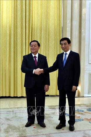 Trưởng Ban Tuyên giáo Trung ương Nguyễn Trọng Nghĩa hội kiến đồng chí Vương Hộ Ninh, Ủy viên Thường vụ Bộ Chính trị, Chủ tịch Chính hiệp toàn quốc Trung Quốc, ngày 13/6. Ảnh: Thành Dương - PV TTXVN tại Trung Quốc