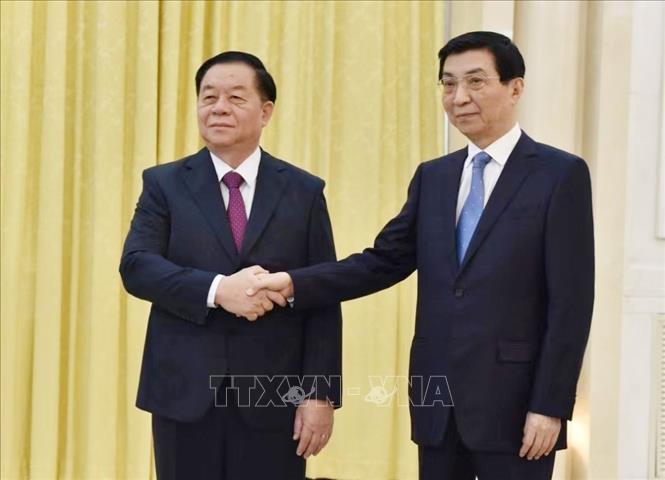 Trưởng Ban Tuyên giáo Trung ương Nguyễn Trọng Nghĩa hội kiến đồng chí Vương Hộ Ninh, Ủy viên Thường vụ Bộ Chính trị, Chủ tịch Chính hiệp toàn quốc Trung Quốc, ngày 13/6. Ảnh: Thành Dương - PV TTXVN tại Trung Quốc