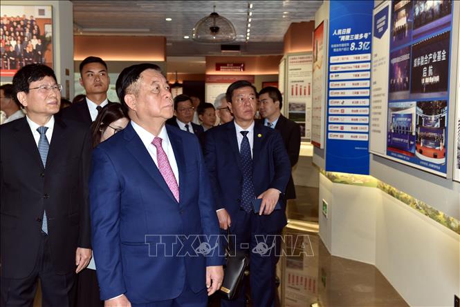 Chiều 12/6 đồng chí Nguyễn Trọng Nghĩa cùng đoàn đại biểu thăm và làm việc với Nhân dân nhật báo (Trung Quốc). Ảnh: Thành Dương - Phóng viên TTXVN tại Trung Quốc