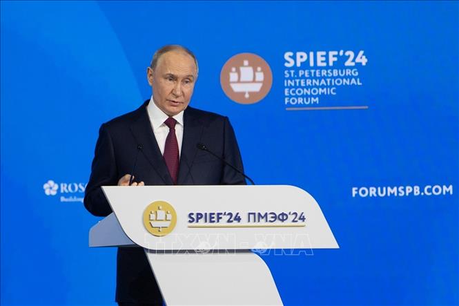 Ngày 7/6/2024, tại phiên toàn thể Diễn đàn Kinh tế Quốc tế St. Petersburg, Tổng thống Nga Vladimir Putin (ảnh) khẳng định Nga đặt mục tiêu trở thành một trong 4 nền kinh tế lớn nhất thế giới. Ảnh: THX/TTXVN