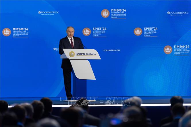 Ngày 7/6/2024, tại phiên toàn thể Diễn đàn Kinh tế Quốc tế St. Petersburg, Tổng thống Nga Vladimir Putin (ảnh) khẳng định Nga đặt mục tiêu trở thành một trong 4 nền kinh tế lớn nhất thế giới. Ảnh: THX/TTXVN