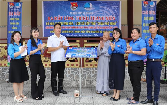 Thành đoàn Vị Thanh ra mắt công trình số hóa di tích lịch sử chùa Phổ Minh (phường 4, thành phố Vị Thanh). Ảnh: Hồng Thái - TTXVN