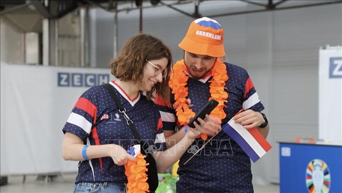 Cổ động viên Hà Lan đên Munich xem trận khai mạc Đức - Scotland. Ảnh: Phương Hoa - PV TTXVN tại Đức