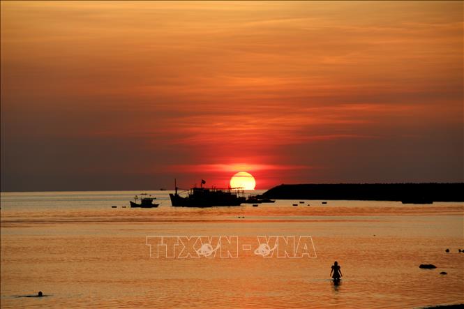 Sunset on Phu Quy island. VNA Photo: Nguyễn Thanh