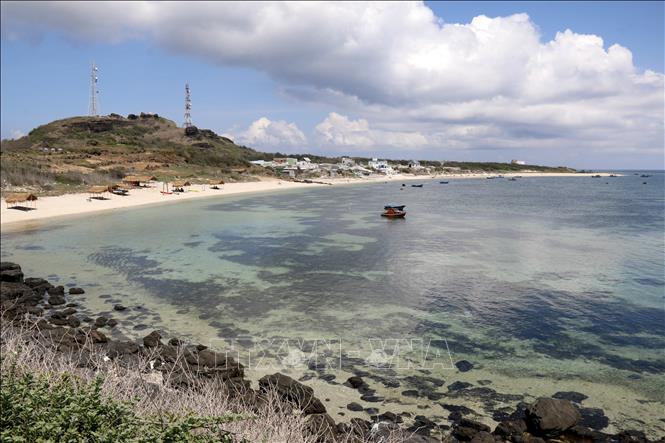 A primitive beach on Phu Quy island. VNA Photo: Nguyễn Thanh
