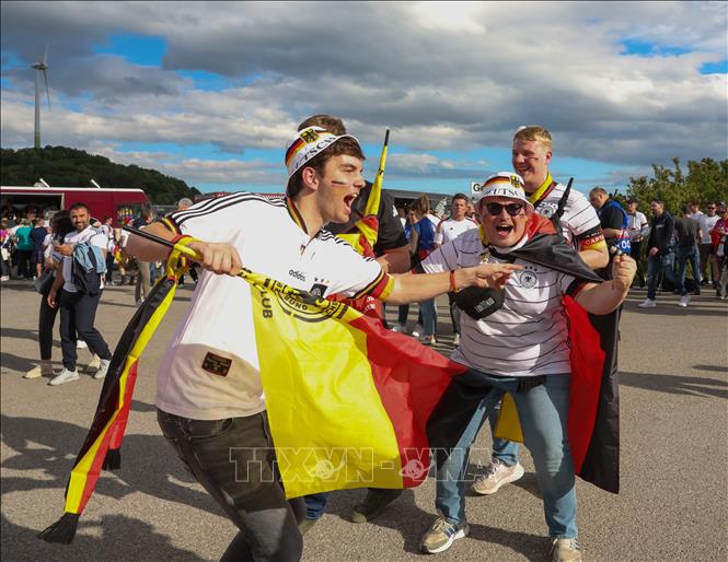 Cổ động viên tuyển Đức trước giờ khai cuộc trận đấu mở màn vòng chung kết Euro 2024 tại Munich (Đức) ngày 14/6/2024. Ảnh: THX/TTXVN