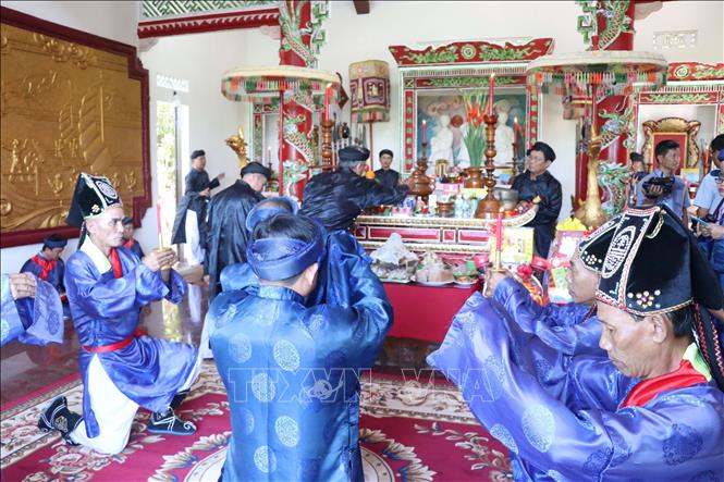 Hàng năm, Lễ hội Yến Sào được tổ chức vào ngày 10/5 âm lịch. Ảnh: Đặng Tuấn - TTXVN