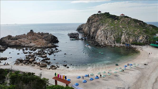 Đảo yến Hòn Nội, thành phố Nha Trang. Ảnh Đặng Tuấn -TTXVN