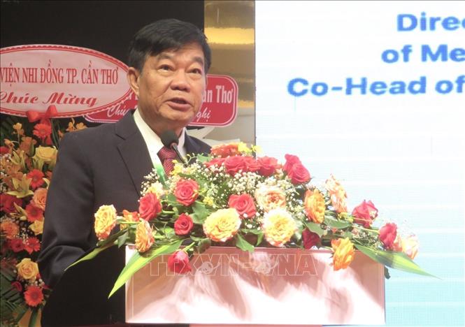 Bác sĩ Chuyên khoa II Lại Văn Nông, Giám đốc Bệnh viện Trường Đại học Y Dược thành phố Cần Thơ phát biểu tại Hội nghị. Ảnh: Ánh Tuyết - TTXVN