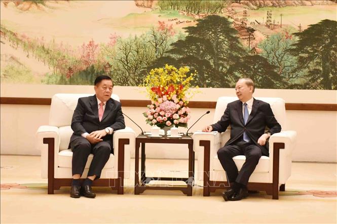 Trưởng Ban Tuyên giáo Trung ương Nguyễn Trọng Nghĩa hội kiến đồng chí Hoàng Khôn Minh, Ủy viên Bộ Chính trị, Bí thư Tỉnh ủy Quảng Đông (chiều 14/6/2024). Ảnh: Công Tuyên-Phóng viên TTXVN tại Trung Quốc