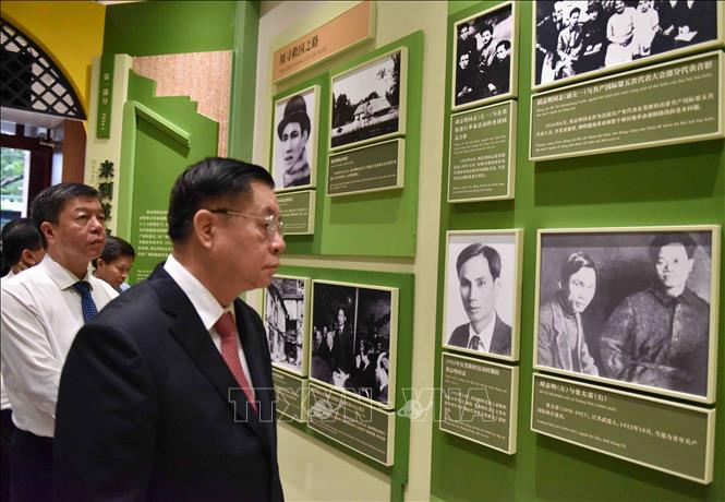 Trưởng Ban Tuyên giáo Trung ương Nguyễn Trọng Nghĩađến thăm di tích lưu niệm Trụ sở Hội Việt Nam Cách mạng Thanh niên tại nhà số 13 (nay là 248 – 250) đường Văn Minh, Quảng Châu, tỉnh Quảng Đông (Trung Quốc). Ảnh: Công Tuyên-Phóng viên TTXVN tại Trung Quốc