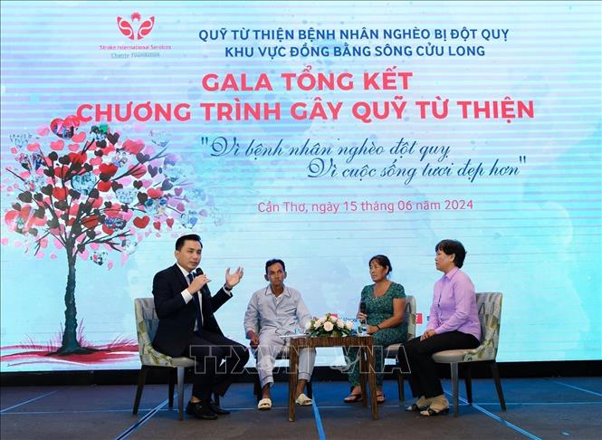 Một bệnh nhân đột quỵ và gia đình chia sẻ tâm sự khi được 