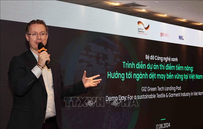 Ông Dennis Quennet, Giám đốc Cụm dự án hát triển kinh tế bền vững (GIZ) chia sẻ. Ảnh: Trần Việt - TTXVN