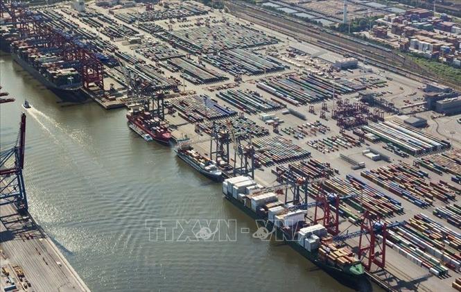 Quanh cảnh cảng Hamburg, Đức. Ảnh: World Cargo News/ TTXVN 