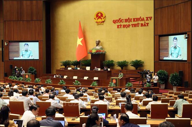 Bộ trưởng Bộ Công an Lương Tam Quang trình bày Tờ trình về dự án Luật Phòng cháy, chữa cháy và cứu nạn, cứu hộ. Ảnh: An Đăng - TTXVN