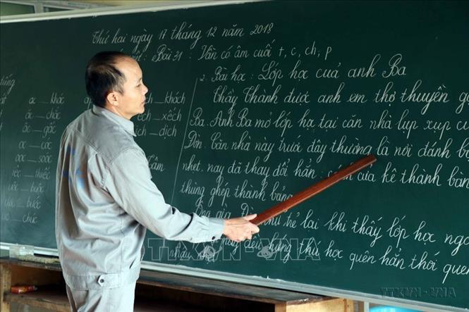 Lớp học xóa mù chữ cho các học viên cai nghiện ma túy tại cơ sở điều trị nghiện ma túy tỉnh Sơn La, với mục tiêu dạy văn hóa và giáo dục phục hồi hành vi, nhân cách cho học viên. Ảnh: Diệp Anh - TTXVN