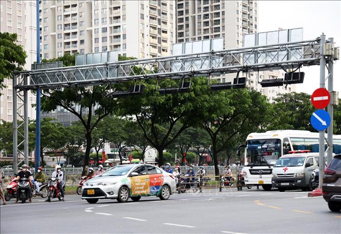 Thành phố Hồ Chí Minh sẽ mở rộng 8km đại lộ Võ Văn Kiệt để nới rộng mặt đường giúp giảm ùn tắc, tai nạn. Ảnh: Hồng Đạt - TTXVN
