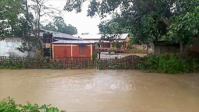 Ngập lụt sau những trận mưa lớn tại Karimganj, Ấn Độ ngày 19/6/2024. Ảnh: ANI/TTXVN