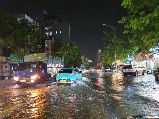 Tuyến phố Tôn Đức Thắng, thành phố Vĩnh Yên bị ngập cục bộ do mưa lớn. Ảnh: Nguyễn Trọng Lịch- TTXVN