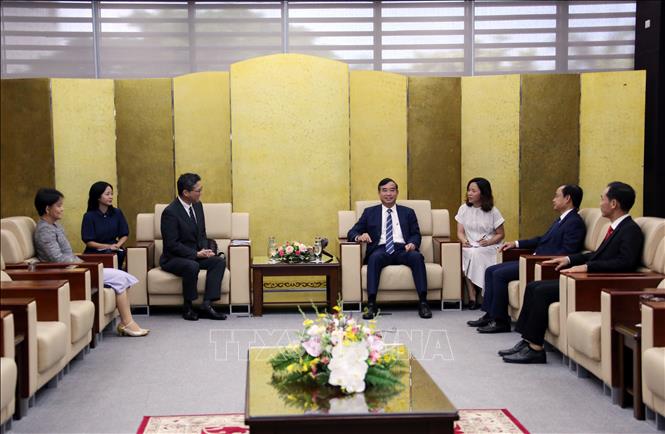 Chairman of the People’s Committee of Da Nang Le Trung Chinh receives Japanese Consul General in Da Nang Mori Takero. VNA Photo: Trần Lê Lâm