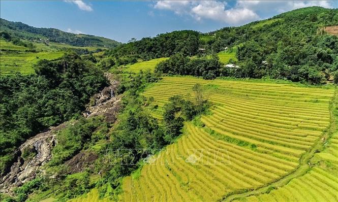 Chính quyền xã Lạc Sơn và tỉnh Hòa Bình cần có những giải pháp phù hợp để phát triển kinh tế, phát triển du lịch để tránh làm tổn hại những giá trị về mặt tự nhiên vốn có của cảnh quan nơi đây. Ảnh: Trọng Đạt - TTXVN