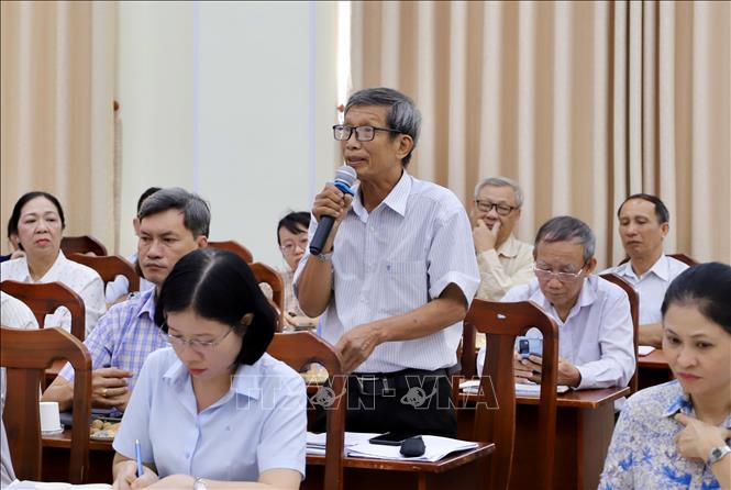 Ông Bùi Thế Hùng, Bí thư chi bộ Khu phố 25, Phường 15, quận Tân Bình phát biểu tại hội nghị. Ảnh: Hồng Giang - TTXVN