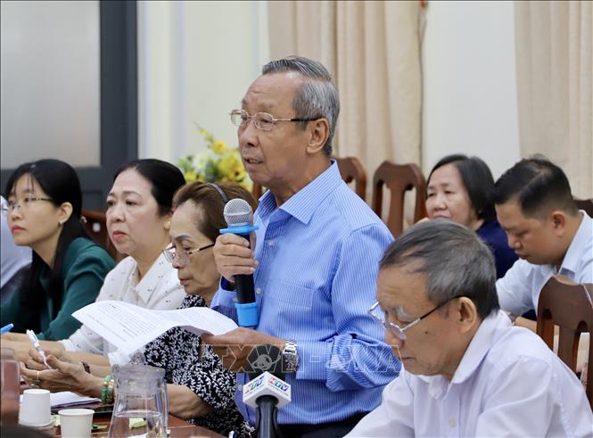 Ông Nguyễn Văn Dũng, Bí thư chi bộ Khu phố 4, phường 22, quận Bình Thạnh phát biểu tại hội nghị. Ảnh: Hồng Giang - TTXVN