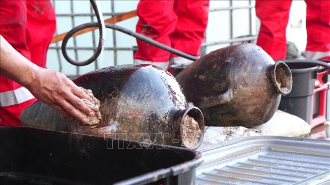 Những chiếc bình cổ của người Canaan cuối Thời đại đồ Đồng. Ảnh: TTXVN phát