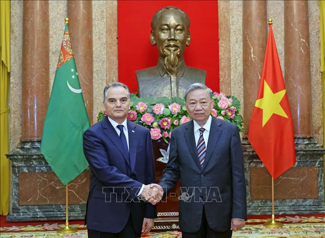 Chủ tịch nước Tô Lâm tiếp Đại sứ Turkmenistan Parakhat Durdyev. Ảnh: Nhan Sáng-TTXVN