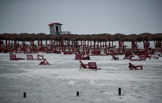 Ngập lụt tại bãi biển Ciudad Madero, gần thành phố Tampico, Mexico khi bão Alberto đổ bộ, ngày 20/6/2024. Ảnh: REUTERS/TTXVN