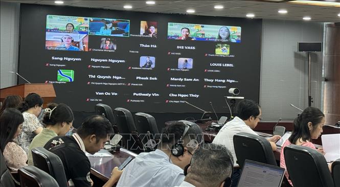 Các đại biểu tham dự Tọa đàm khoa học quốc tế với chủ đề “An ninh nguồn nước ở khu vực Mê Công: Hướng tới tương lai”. Ảnh: Thanh Hương - TTXVN