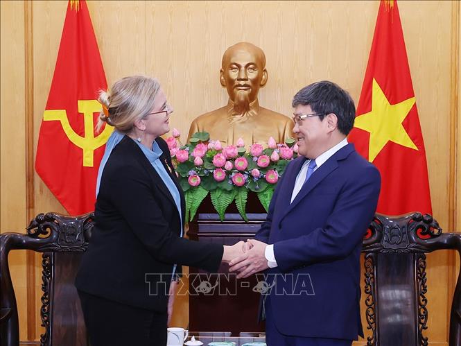 HCMA Permanent Vice President Assoc. Prof., Dr Nguyen Duy Bac and Swedish Ambassador to Vietnam Ann Måwe. VNA Photo: Văn Điệp 
