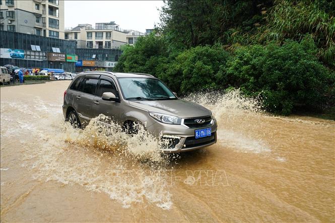 Cảnh ngập lụt sau những trận mưa lớn tại thành phố Hoàng Sơn, tỉnh An Huy, Trung Quốc, ngày 23/6/2024. Ảnh: THX/TTXVN