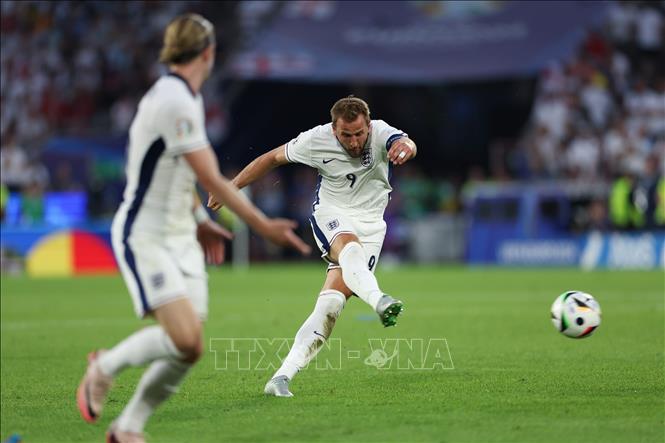 Cú dứt điểm của tiền đạo Anh Harry Kane trong trận đấu. Ảnh: THX/TTXVN