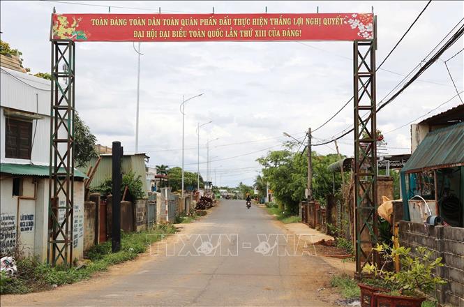 Đường giao thông liên thị xã đến các xã, phường ở thị xã Buôn Hồ đã được cứng hóa. Ảnh: Hoài Thu – TTXVN