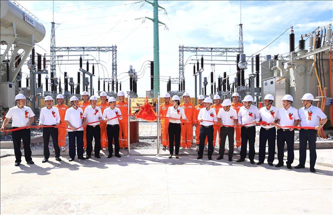 Lễ gắn biển công trình Trạm biến áp 110kV Yên Lạc. Ảnh: Tuấn Anh - TTXVN