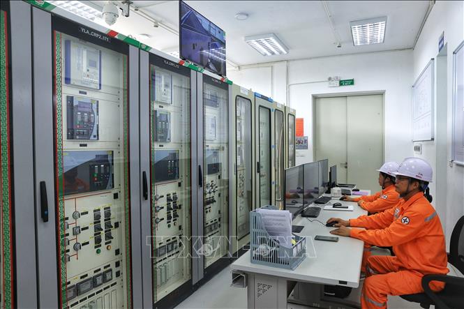 Phòng trung tâm điều khiển Trạm biến áp 110kV Yên Lạc. Ảnh: Tuấn Anh - TTXVN