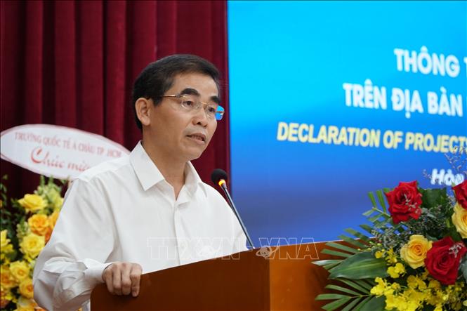 Phó Bí thư, Chủ tịch UBND huyện Hòa Vang Phan Văn Tôn phát biểu tại Hội nghị. Ảnh: Quốc Dũng - TTXVN