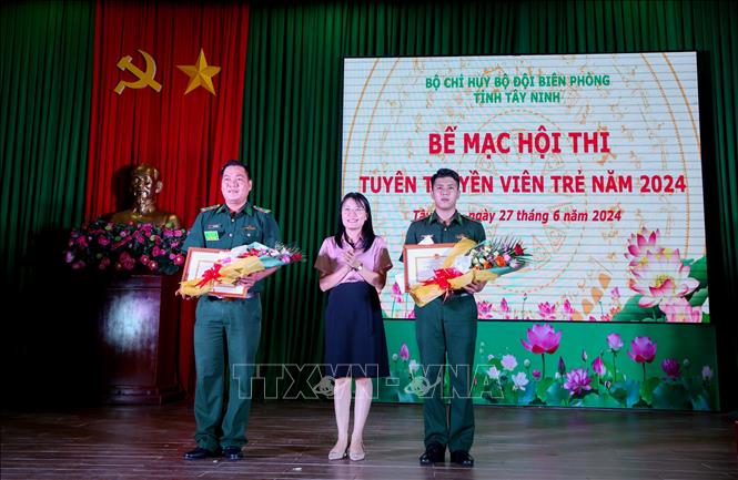 Đồn Biên phòng cửa khẩu Phước Tân và Đồng Biên phòng cửa khẩu quốc tế Mộc Bài đạt giải Nhì. Ảnh: Giang Phương – TTXVN