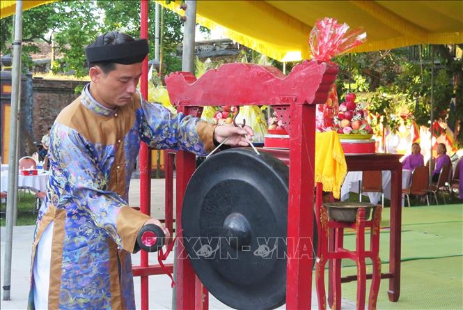 Các nghi thức trong lễ tế được tổ chức trang trọng. Ảnh: Tường Vi - TTXVN