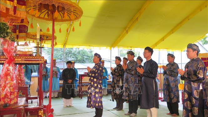 Phó Chủ tịch Thường trực UBND tỉnh Thừa Thiên -  Huế Nguyễn Thanh Bình chủ trì lễ tế. Ảnh: Tường Vi - TTXVN