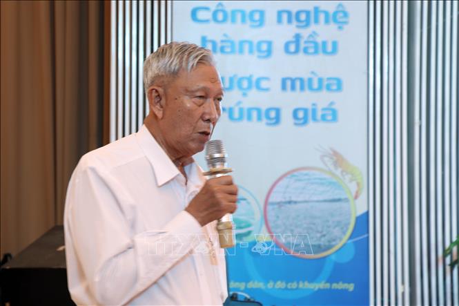 PGS.TS Nguyễn Văn Bá trình bày đề tài 