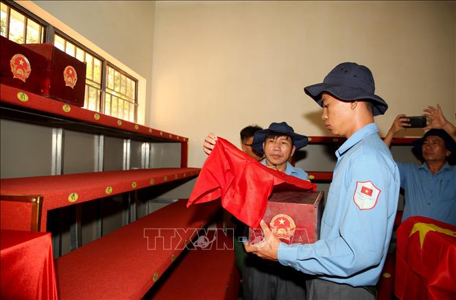 Trải qua 120 ngày tìm kiếm ở 5 tỉnh thuộc Campuchia, cán bộ, chiến sĩ 2 Đội K70 và K71 đã tìm kiếm, quy tập được 172 hài cốt liệt sĩ Quân tình nguyện Việt Nam hy sinh tại Campuchia đưa về nước. Ảnh: Giang Phương - TTXVN