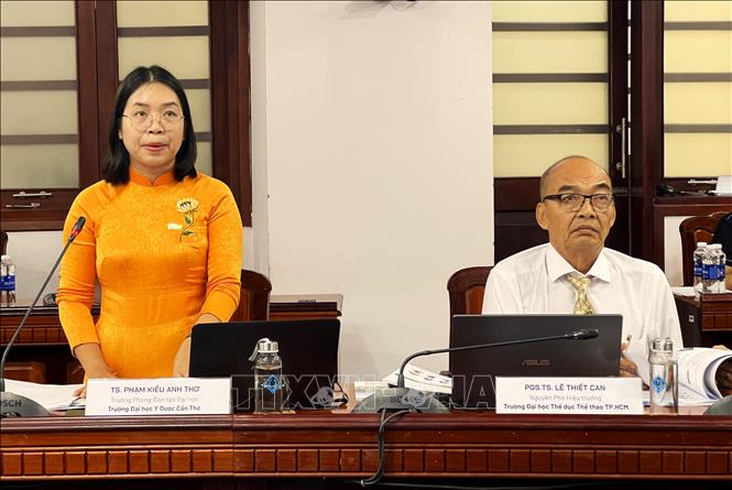 Tiến sĩ Phạm Kiều Anh Thơ, Trưởng phòng Đào tạo Đại học, trường Đại học Y Dược Cần Thơ phát biểu tại tọa đàm. Ảnh: Ánh Tuyết - TTXVN