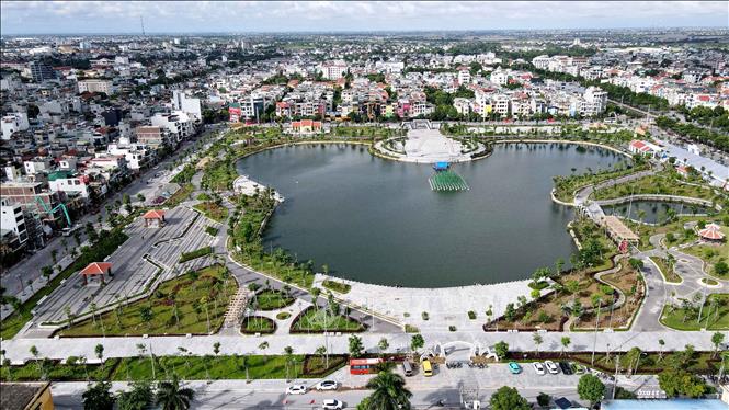 Công viên Kỳ Bá là một trong những điểm nhấn kiến trúc của thành phố Thái Bình. Ảnh: Thế Duyệt – TTXVN