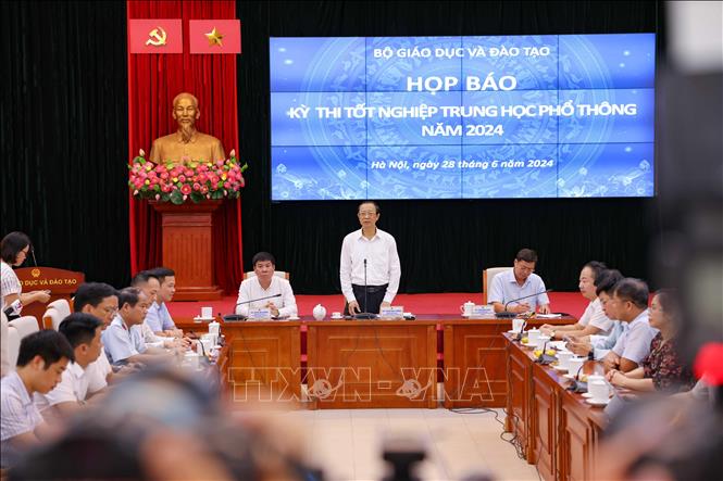 Thứ trưởng Bộ Giáo dục và Đào tạo Phạm Ngọc Thưởng, Trưởng Ban Chỉ đạo cấp quốc gia kỳ thi tốt nghiệp THPT năm 2024 phát biểu. Ảnh: Thanh Tùng - TTXVN 